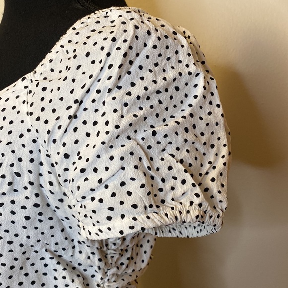 💖 2/$25 H&M Polka Dot Drawstring Blouse - Picture 4 of 7
